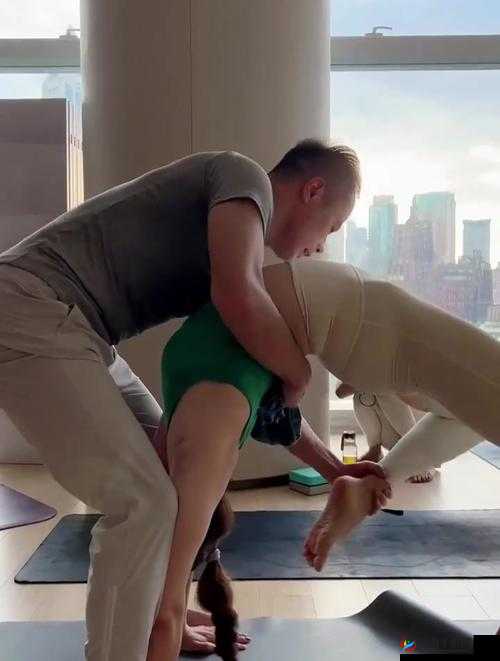 男瑜伽老师辅助肢体接触注意：规范与界限