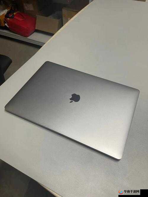 18 岁 MacBook Pro 高清功能超强大