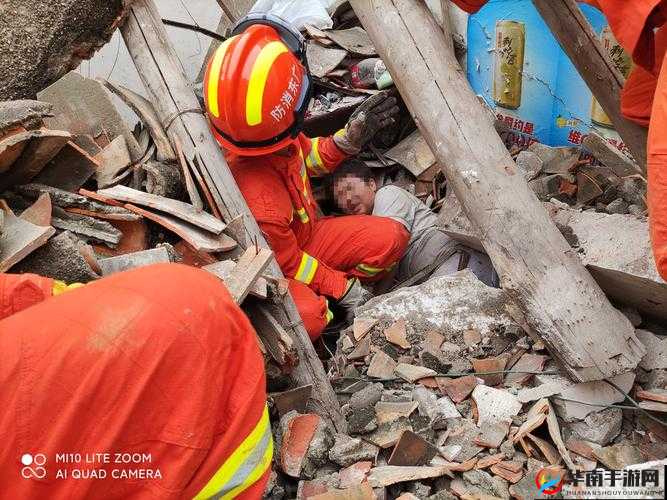 被压到落地玻璃窗前的紧急救援：他能否成功逃脱？