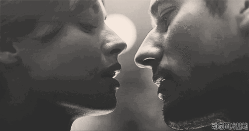 男女交往微妙动态：关系变化与心理解读