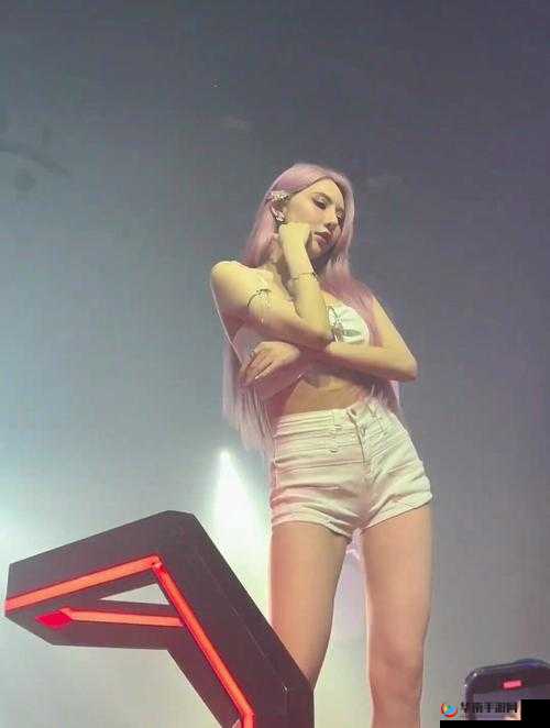 暴躁姐舞蹈精选：热辣舞姿，点燃激情