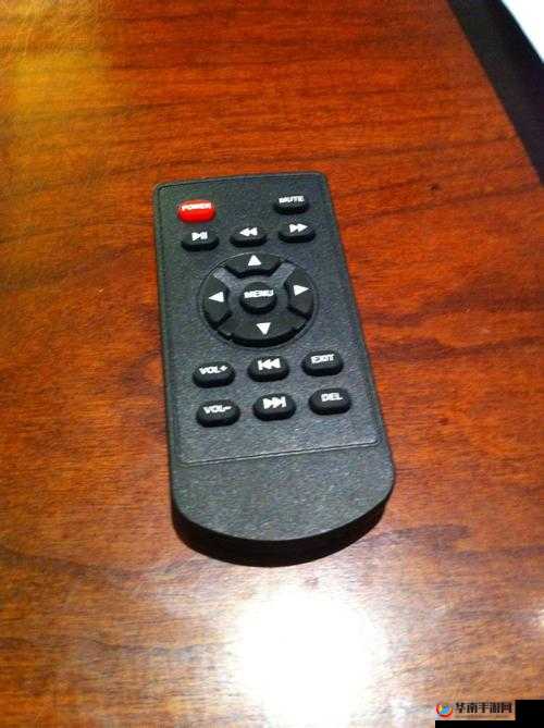 在教室捡到一个遥控器：它是做什么用的