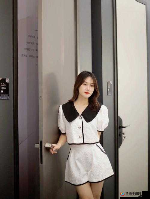 兰姨不敢发出一点声音怕吵醒：静谧的夜中她的坚守