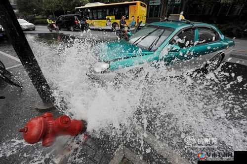 在公交车上被撞出了水消防：意外事故还是另有隐情？