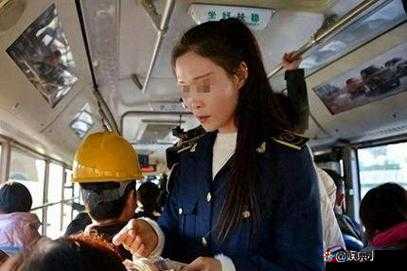 小镇公交车售票员按尺寸大小坐车：不合理规定引争议