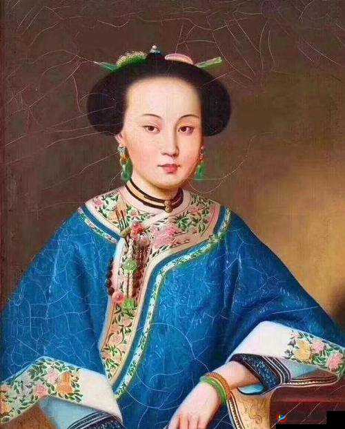 周莹躲进被子里：吴家东院的秘密