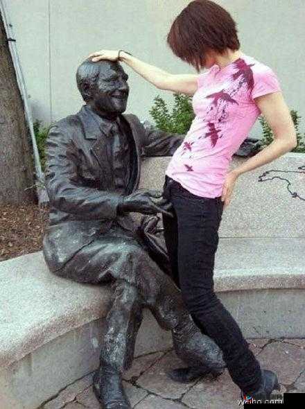 女人如饥似渴的四大表现：行为解析