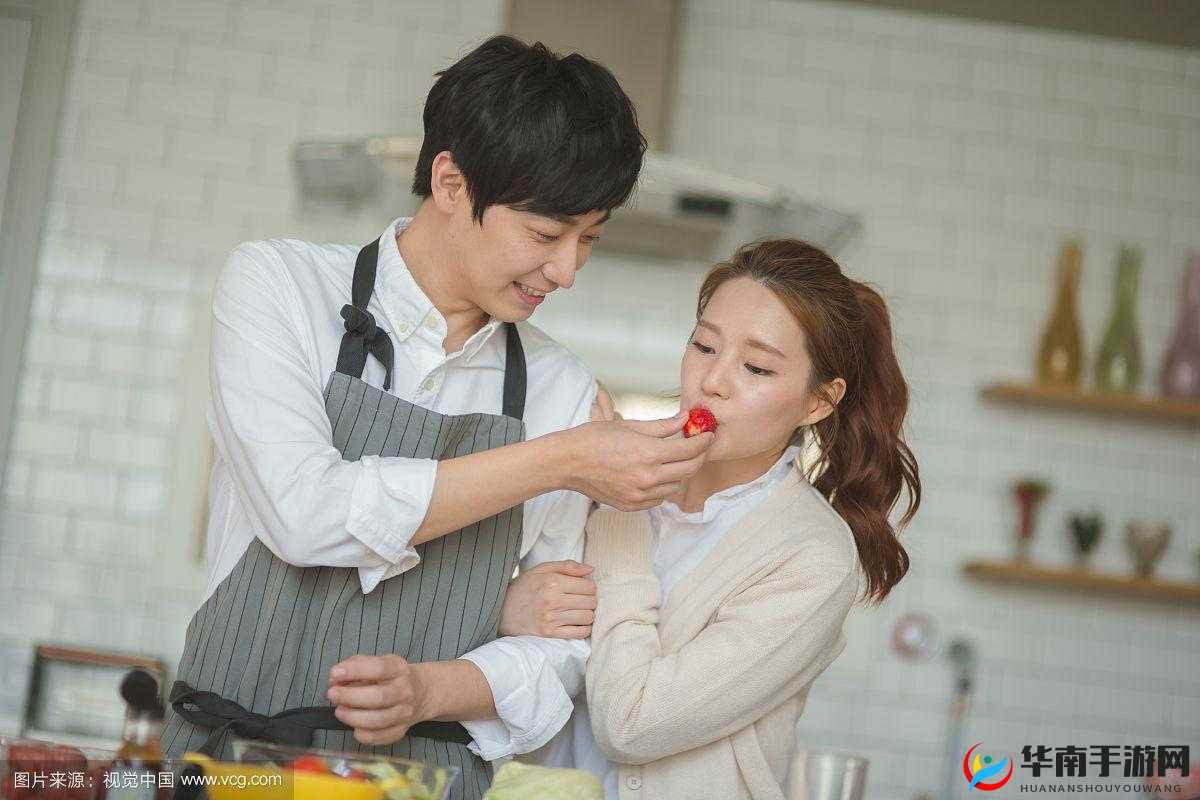 老公抱着我在厨房做饭：爱的料理