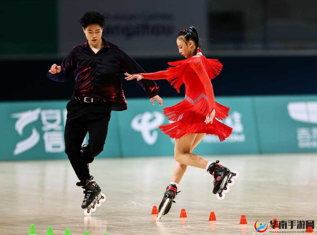 男生女生一起轮滑:青春飞扬,激情四溢