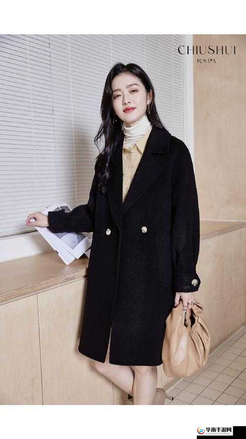 秋水伊人 2022 黑色毛呢外套时尚穿搭必备