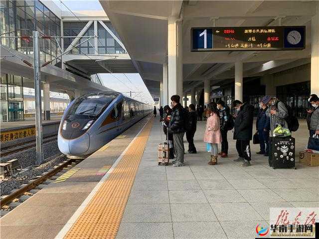 检票员按尺寸 B 检，乘客有序上车