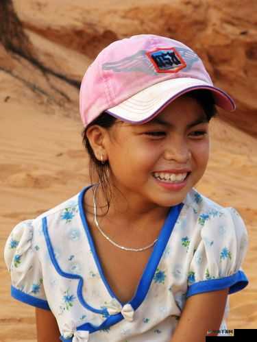 ShapeOfYou 越南小姑娘：舞动青春旋律