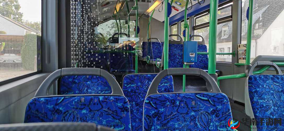 小镇用 b 量尺寸坐公交：这是什么操作