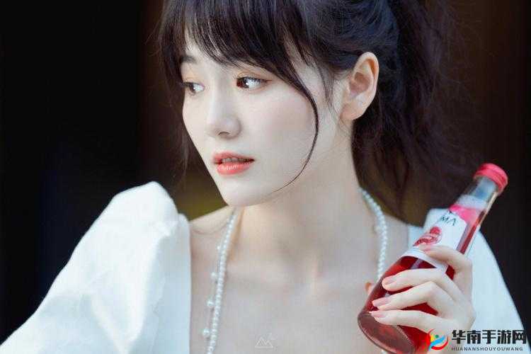 婀娜少女羞岁月无忧愁云裳:青春风采永留存