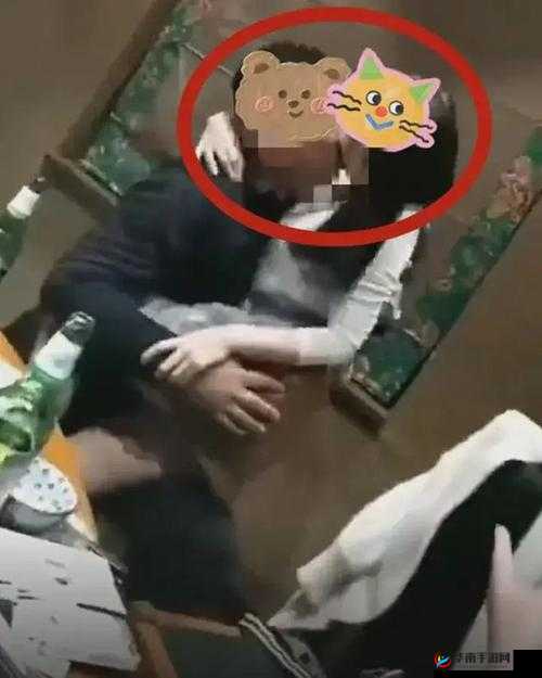 女生坐男生腿上男生抖腿：是下意识动作还是别有深意？