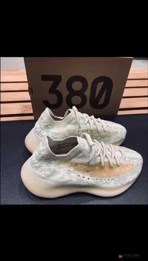 yeezy380 蜜桃粉与白色全新呈现