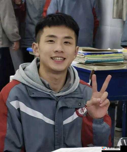 体育生和小可爱每天都吃很多饭哟