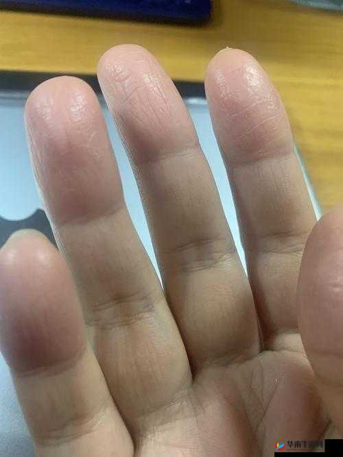 手指划入缝隙挖水：探究其背后意义