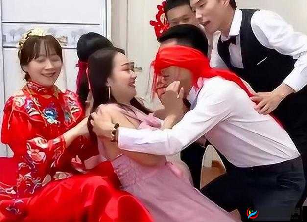 新婚之夜，新娘新郎在新房里激情缠绵