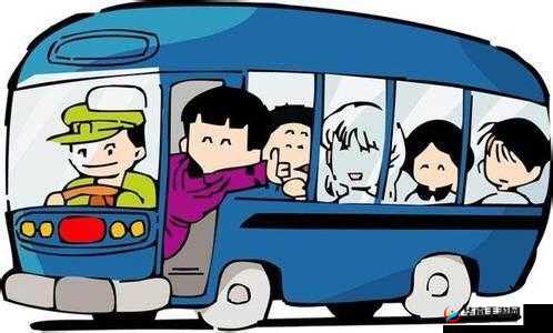 老孙和孙秀英把船划到河中心：危险悄然降临