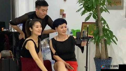 最新剧情：钁ｅ皬瀹涘ぉ缇庝紶濯掑厔濡