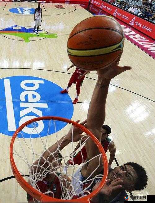 青春篮球热血盖帽瞬间 精准捕捉时机成制胜关键