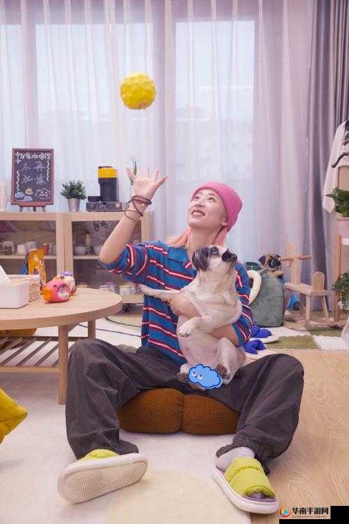 孙尚香站在板凳上辅导刘禅写作业：别样的学习场景