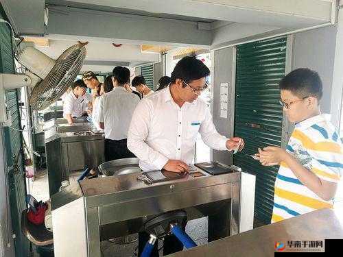 检票员按 B 检票,乘客按尺寸上车