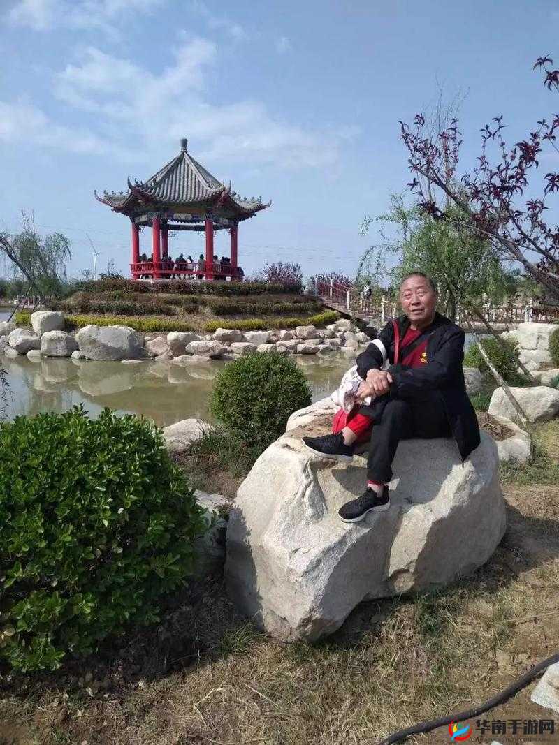 老李头和他媳妇的性格特点:老李头憨厚老实媳妇泼辣能干