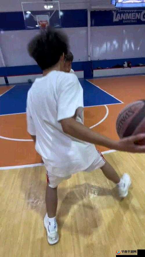 男生女生一起相嗟嗟嗟轮滑鞋下载：快乐运动时光