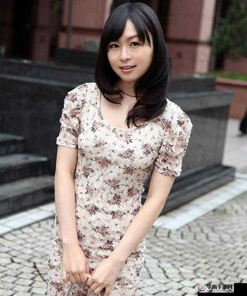 人乳喂奶 magnet 羽月希：别样魅力呈现