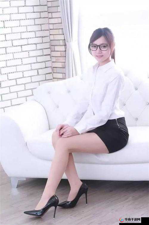 精品淑女少妇 AV 久久免费：极致视觉盛宴