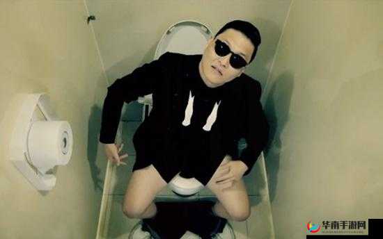 骚年卫生间勾搭非同老汉：背后的故事