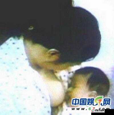 喂奶被艹:当母爱与性交织