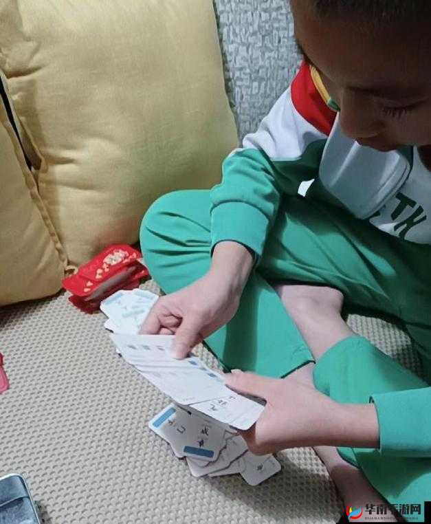 12 岁学生迈腿让打扑克引争议