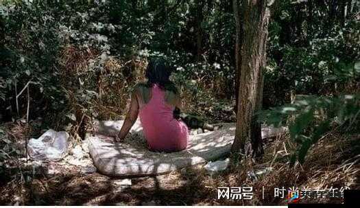 榆树老人做交易森林图片：神秘背后的故事