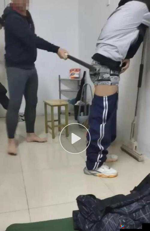 小孩把钢筋喂给班主任：令人震惊的一幕