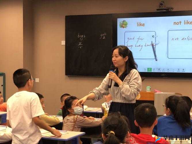 英语老师哭着说别吵了