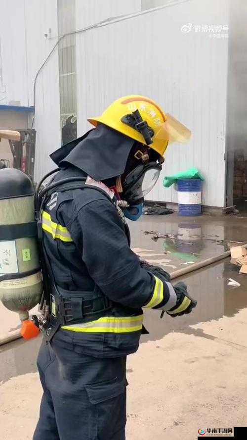 视频消防员双龙武汉浩哥：灭火救援的英勇身影