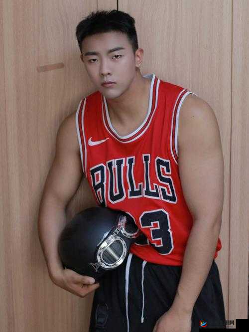 肌肉大包体育生带毛飞机网站：热血运动与激情释放