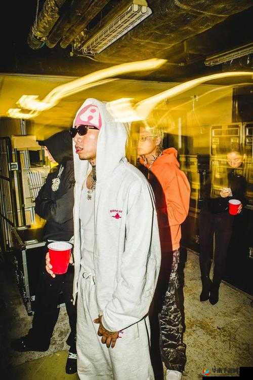 小学生 rapper 街头献唱，震撼全场