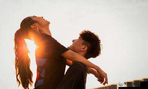 亲亲你的嘴巴摸摸你的脸歌曲相关