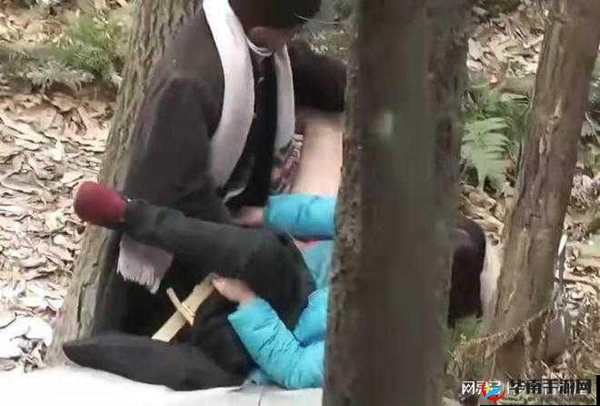 53 岁大妈为何在山坡做皮肉生意：为儿还债