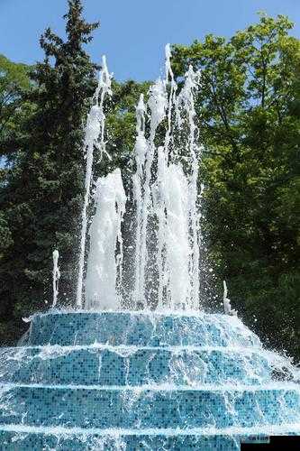 喷泉 1v3H：一场水与力的精彩较量