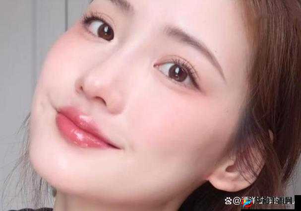 水蜜桃唇蜜嘟嘟唇,打造迷人水润唇妆