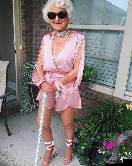 风流老太太 BBwwcc：活出自我的时尚典范