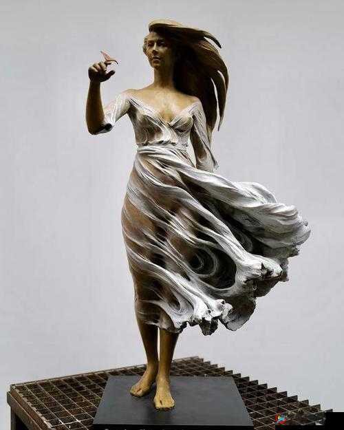 李丽莎人体艺术：展现独特魅力与艺术之美