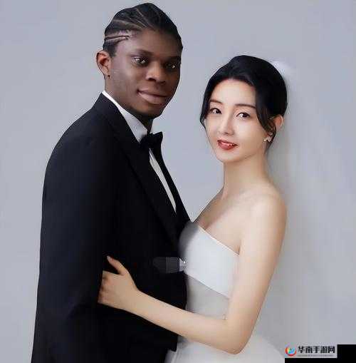 杨钰莹大战三个黑人：是低俗炒作还是另有隐情？