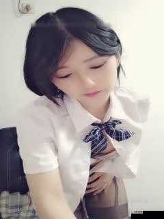 超级 YIN 荡高中女学生 H 女主播颜值超高：诱惑来袭