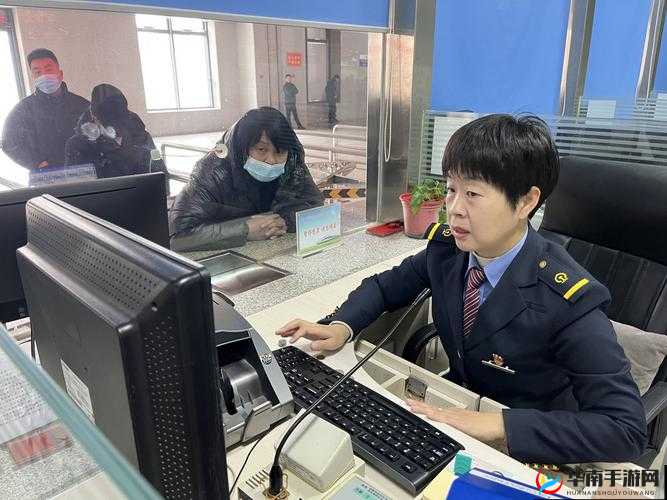 直击：售票员用小 xue 查票